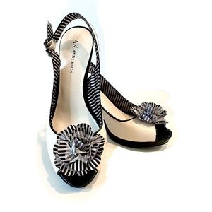 NWOT — Anne Klein Black & Cream 4 inch heels  size 8M